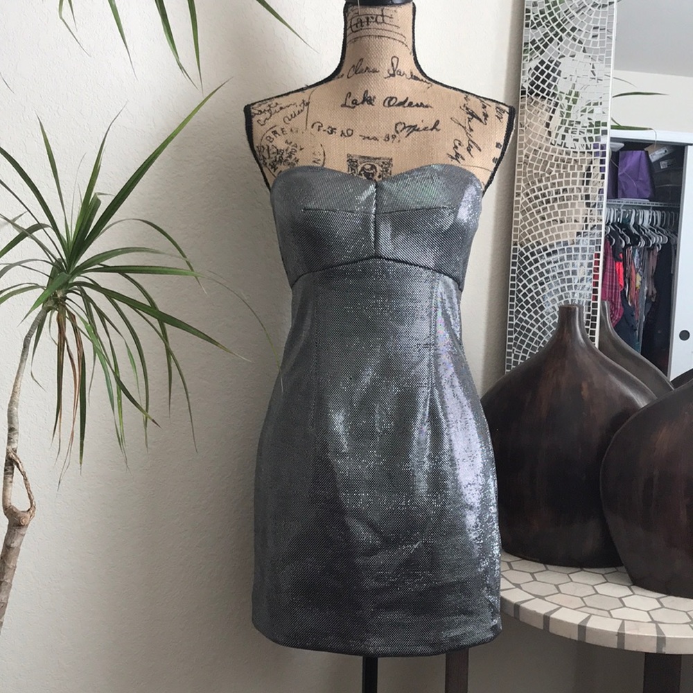 🌺Guess Strapless Dress🌺